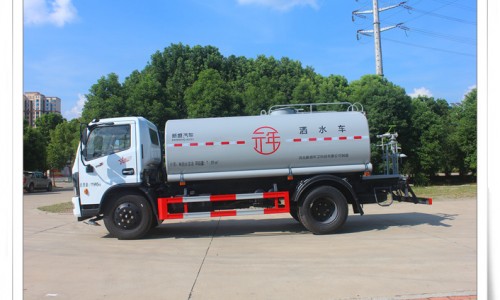 10方多利卡洒水车