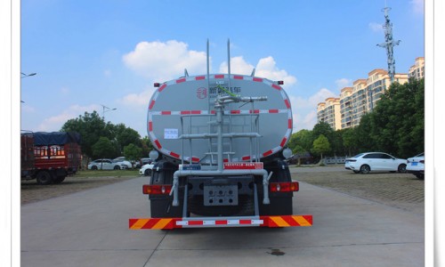 东风F5洒水车