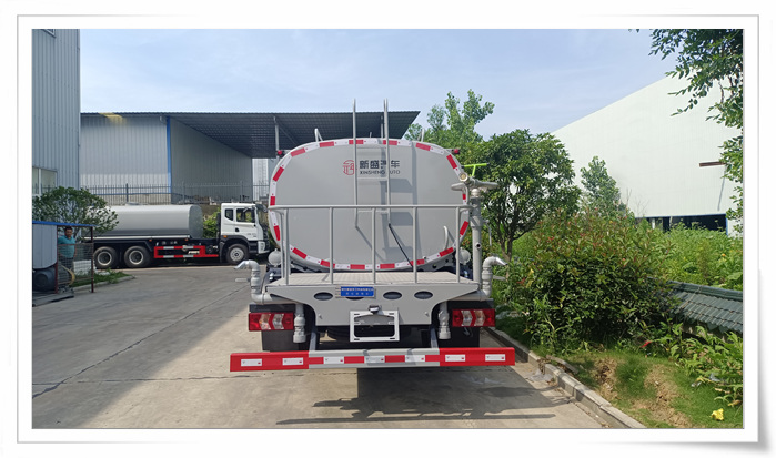 江淮洒水车