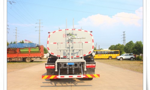 东风F9洒水车