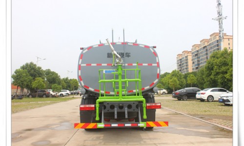 东风D9洒水车