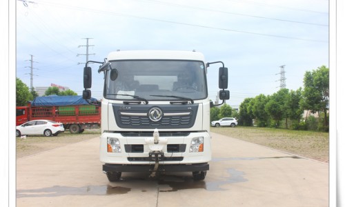 东风天锦洒水车