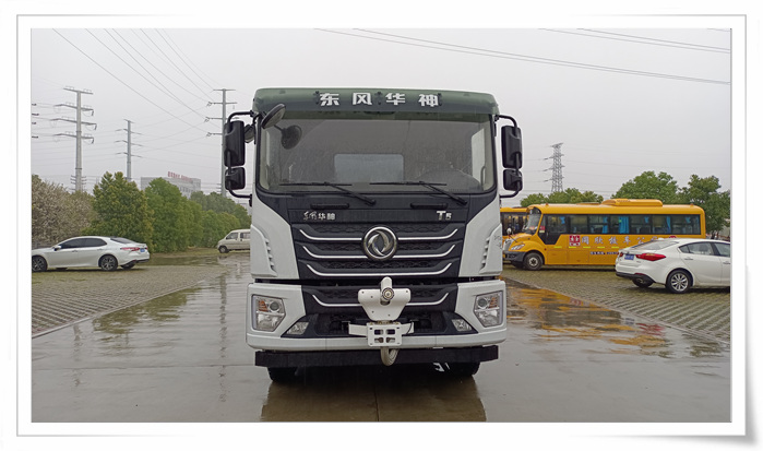 东风T5后八轮洒水车
