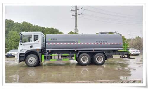 东风T5后八轮洒水车