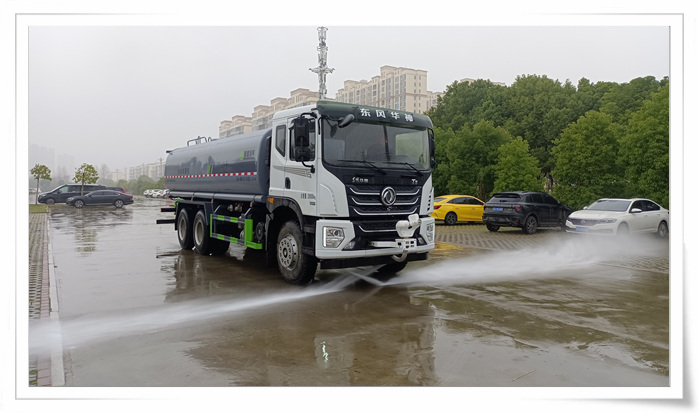 东风后八轮洒水车