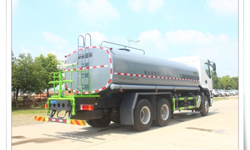柳汽后八轮洒水车