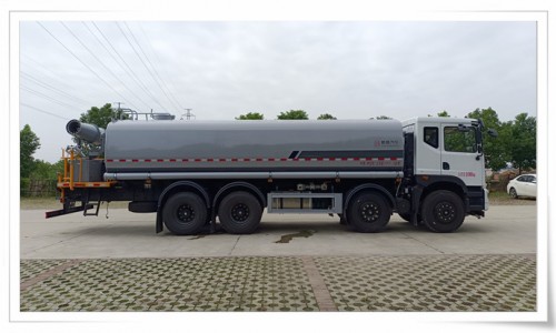 25方洒水车