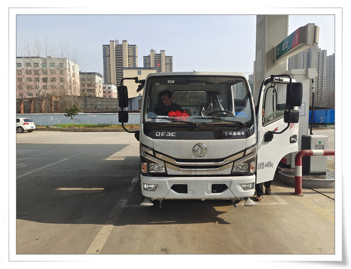 东风5方蓝牌洒水车