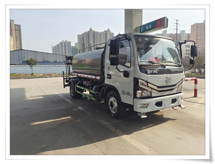 东风5方蓝牌洒水车