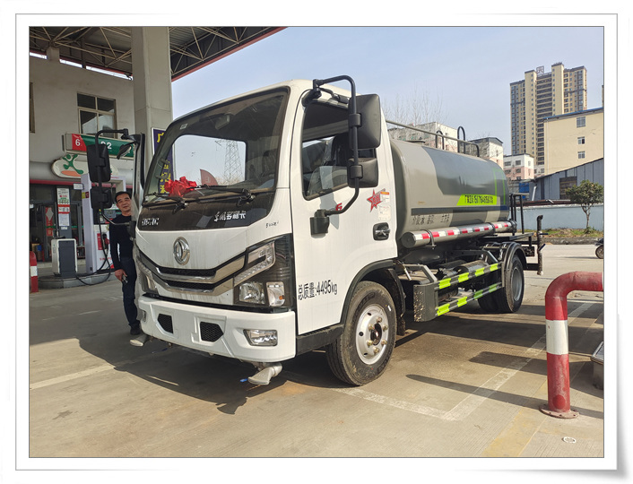 东风5方蓝牌洒水车